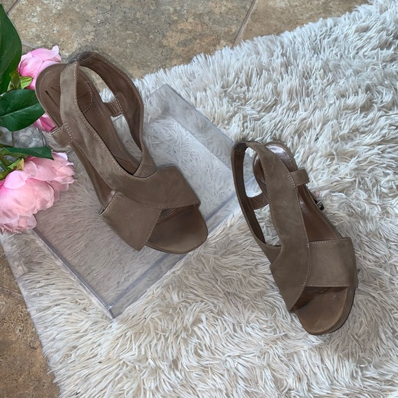 Diane von Furstenberg DVF crisscross suede heel sandals - Picture 12 of 17